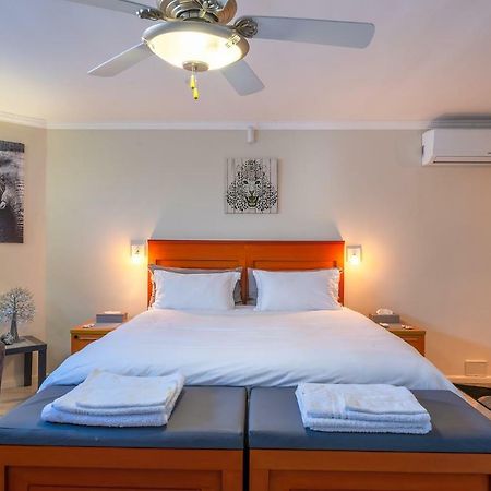 Pro Moni'S Guesthouse Muizenberg Esterno foto